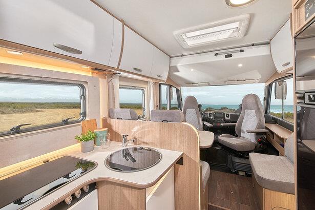 Wohnmobil mit 4 Schlafpläten Innenansicht