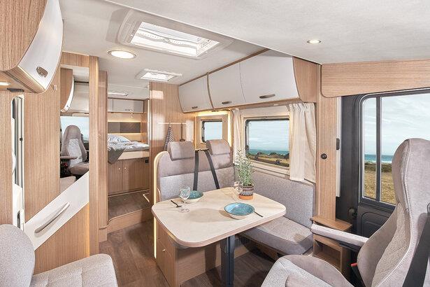 Wohnmobil mit 4 Schlafpläten Innenansicht 3